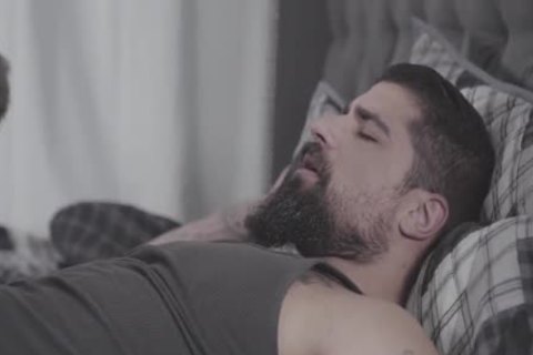 Muscled hunk bareback butt fuck