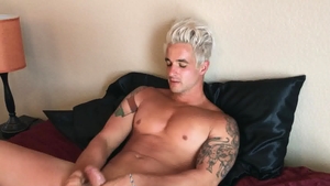 SeanCody: Muscled Nikolai Lombardo masturbating in the bed