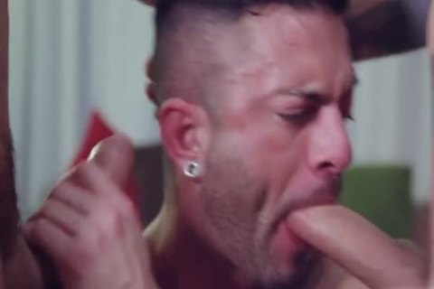 Athletic slut likes threesome