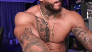 Tattooed latino pornstar finds irresistible raw fucking